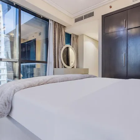 3 Bedroom Luxurious Lake View Apartment Dubai Exterior photo