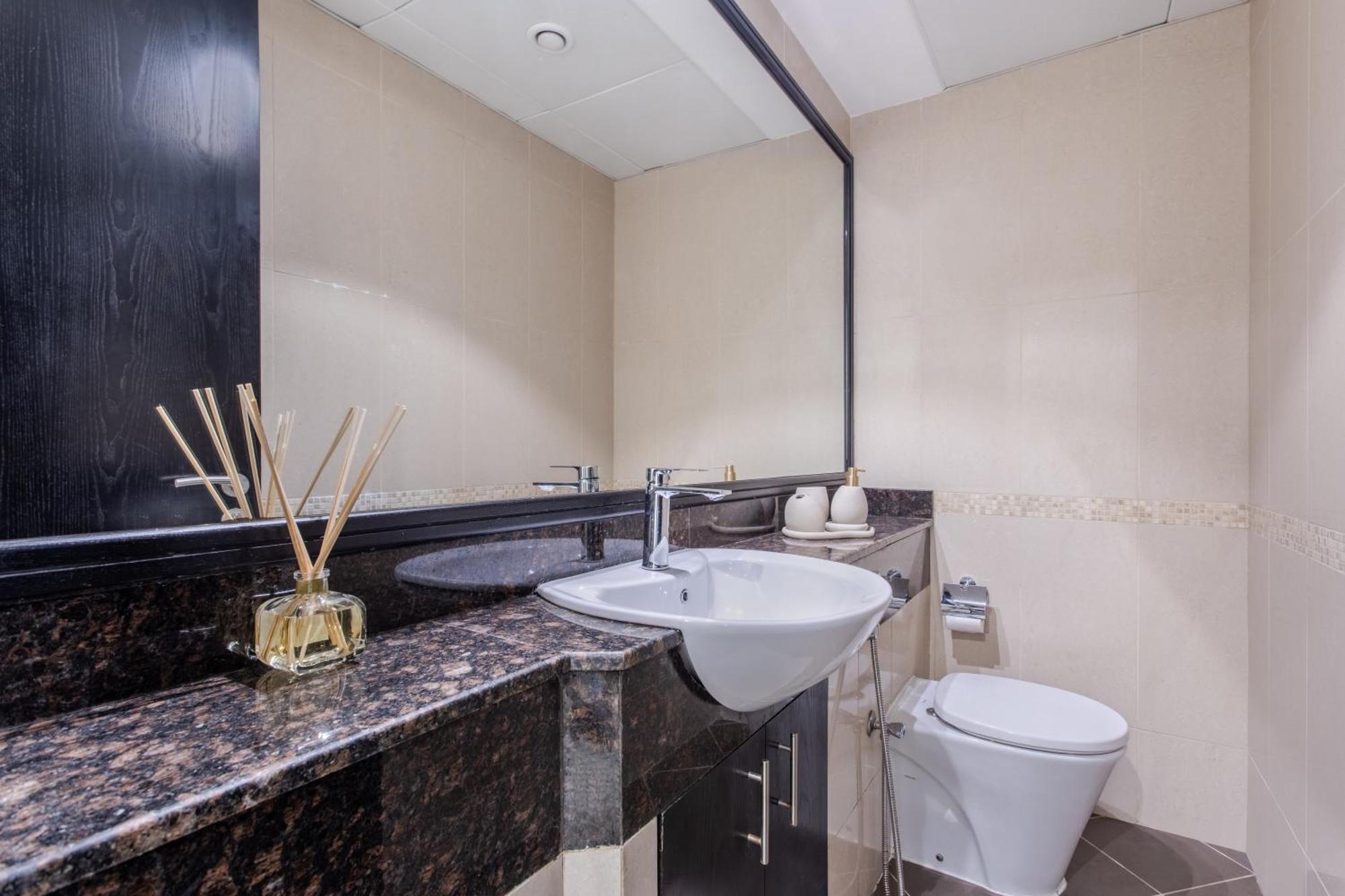 3 Bedroom Luxurious View * Dubai